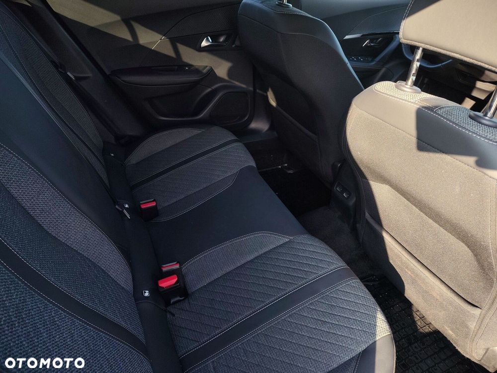 Peugeot 2008 1.2 PureTech Allure S&S EAT8 - 21