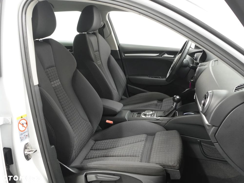 Audi A3 Sportback 2.0 TDI Ambiente - 25
