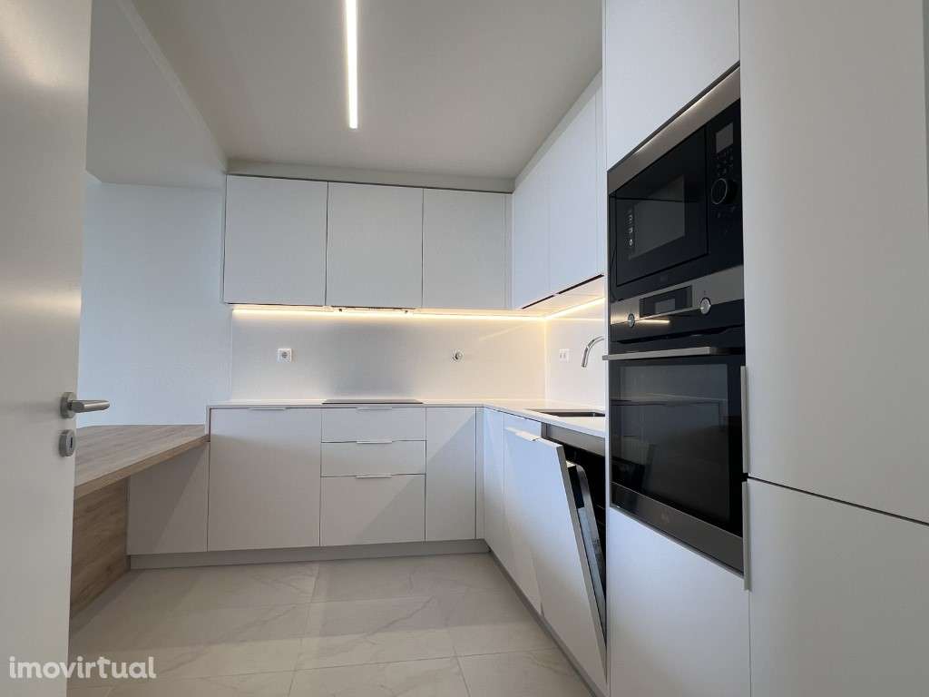 Exclusivo T1 no Prestigiado Condomínio Bayline - Armação de Pêra - Grande imagem: 4/46