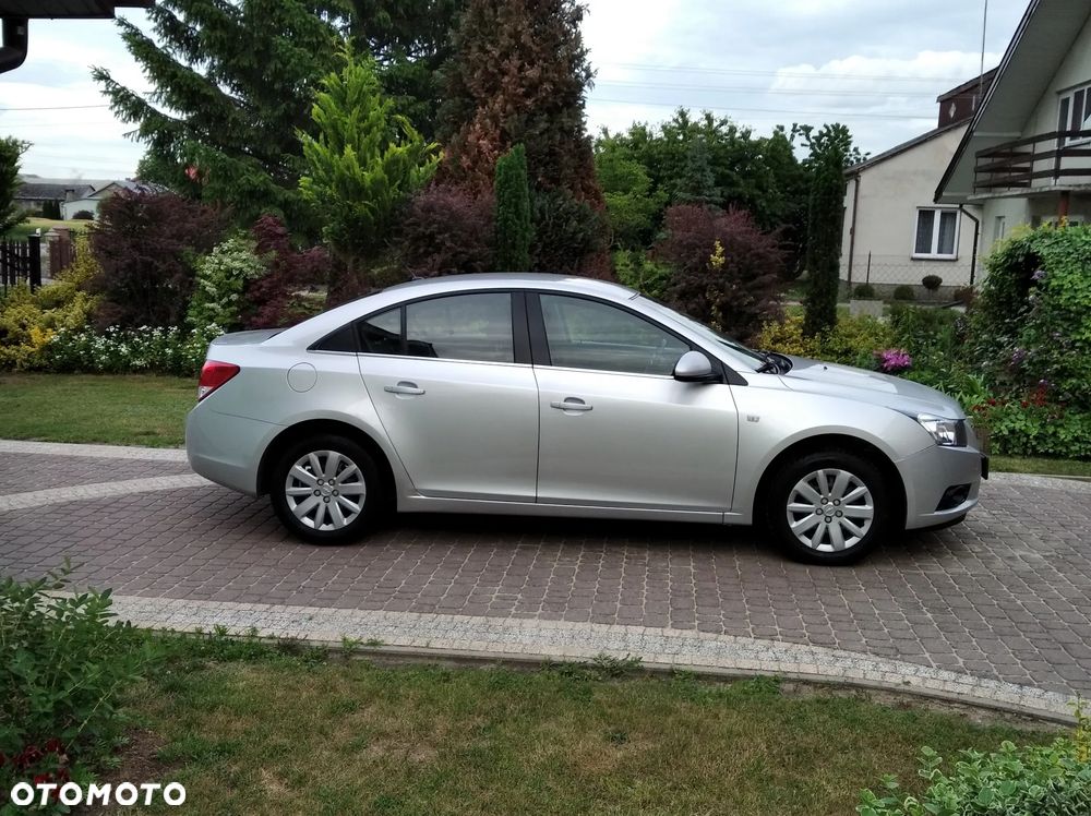 Chevrolet Cruze 1.6 LT - 1