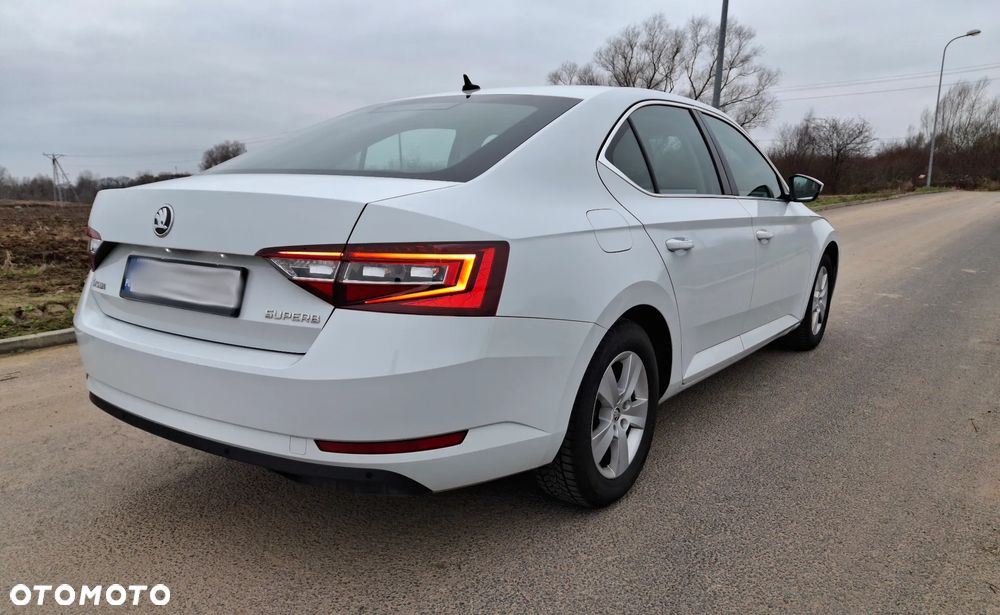 Skoda Superb 2.0 TDI Ambition DSG7 - 5