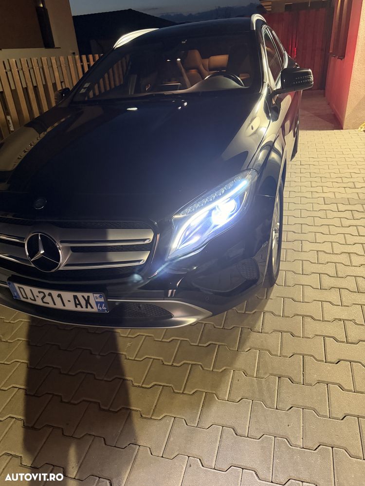 Mercedes-Benz GLA 200 d 7G-DCT - 4