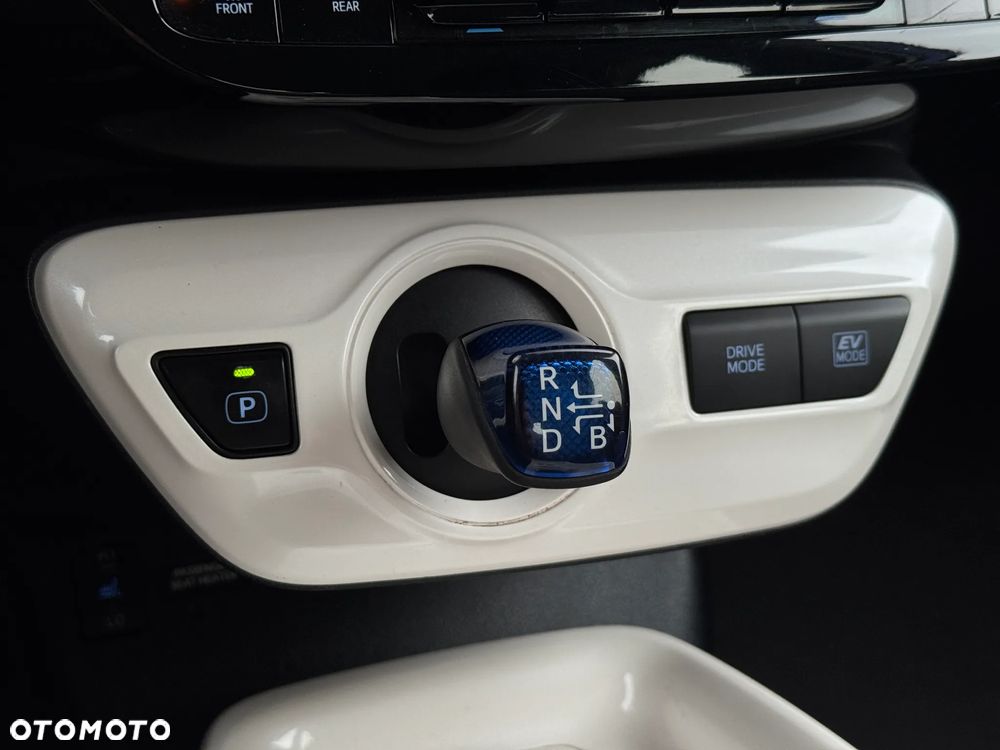 Toyota Prius 1.8 Hybrid Premium - 34