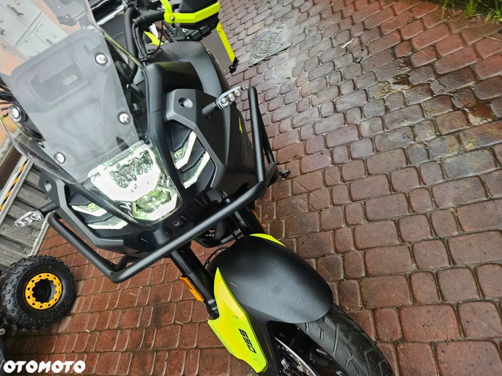 QJMOTOR SVT 650 - 18