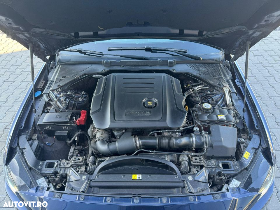 Jaguar XE 20d Aut. Prestige - 30