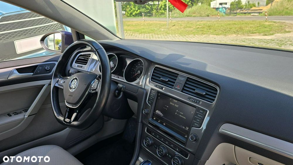 Volkswagen Golf - 18
