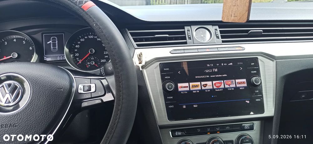 Volkswagen Passat - 16