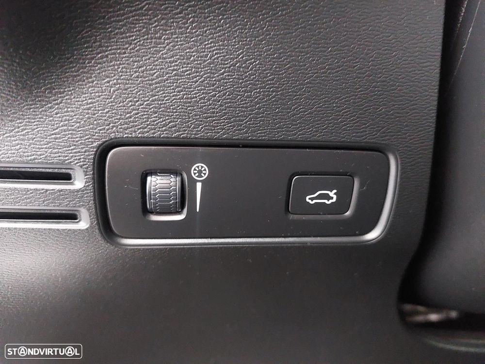 Volvo XC 40 1.5 T2 Momentum Plus - 24