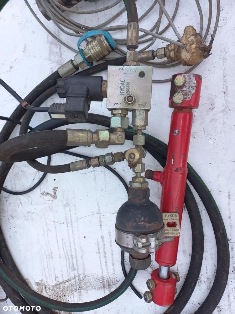 Siłowniki hydrauliczne ,siłownik elektryczny , rury wysypu 45100065,45100029, serta,12719910, hydac M91,M92 ACW021162A,siłownik kabiny massey,3773719m91,tollo linear LA14,quivogne VER04528, 0.9123,330.4 ,A4922096 ,CZUJNIK NACISKU OSI LOAD 969-0075, HYDAC 394488, AMAZONE M80X80 SIŁOWNIK PODNOŚNIKA SAME,DEUTZ HEDRA MF 32,34,36,38,40 - 20