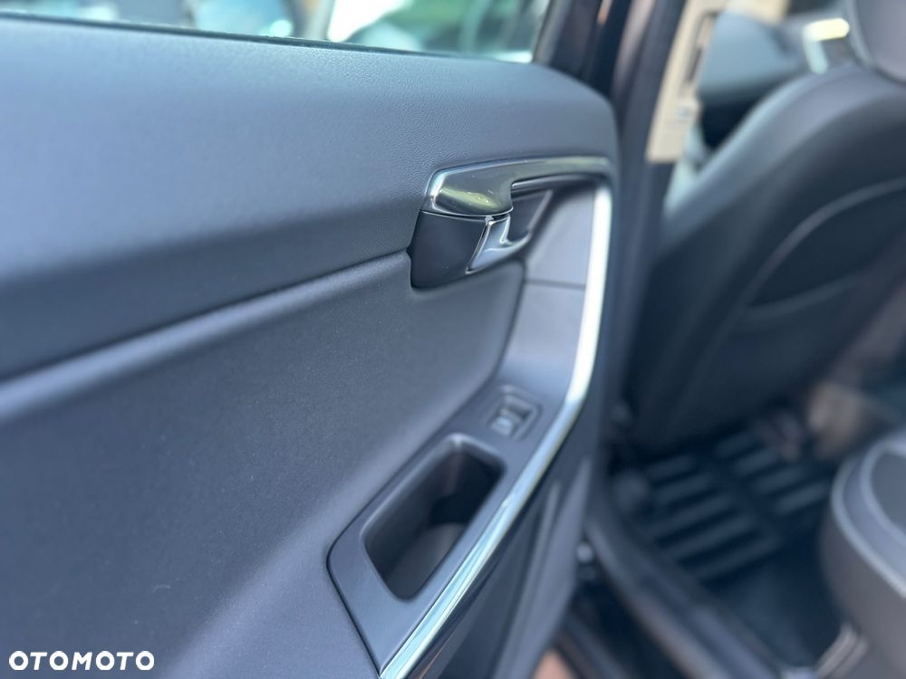 Volvo XC 60 D5 AWD Edition Pro - 23
