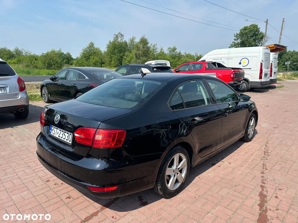 Volkswagen Jetta - 3