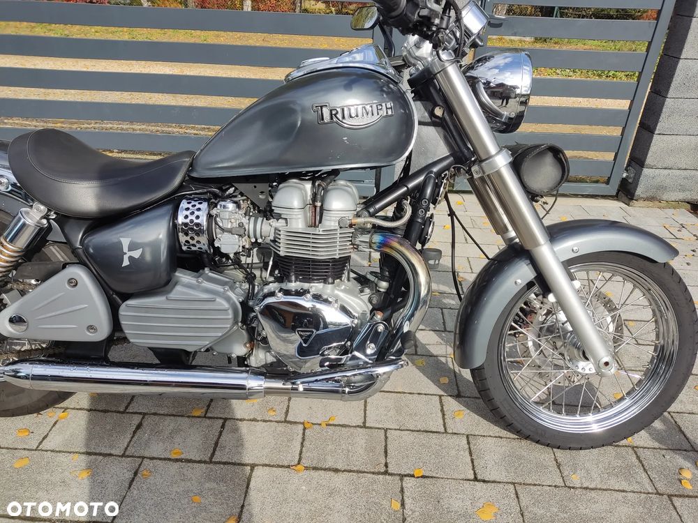 Triumph Bonneville - 10