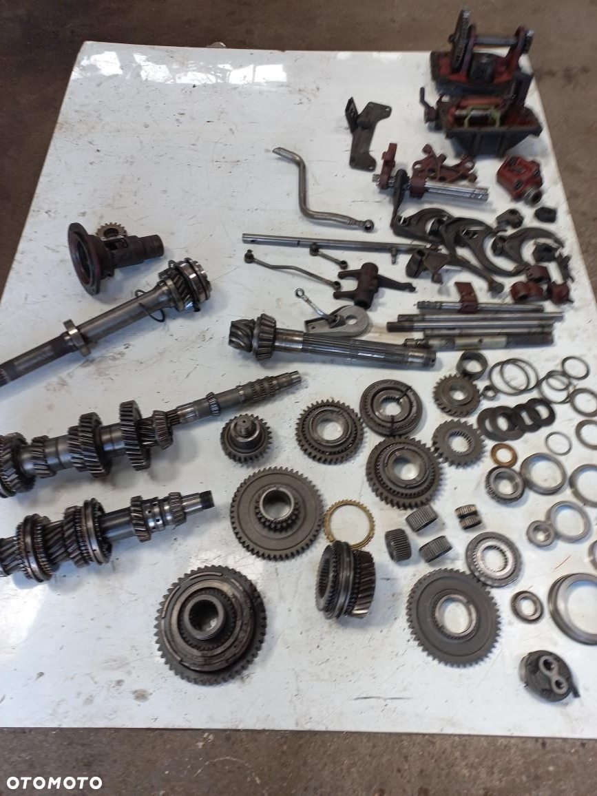 Części skrzyni biegów DEUTZ FAHR DX 6.05,85,90,4,50,4.31,synchronizator 1-2 bieg,przesówka,koło zębate,ślizg,pierścień ,hamulec,wałek ataku,łożysko,obudowa skrzyni,tuleja. - 4