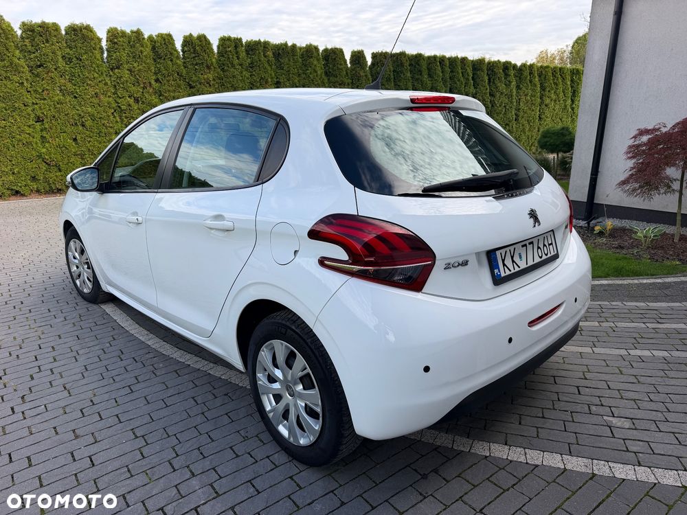 Peugeot 208 2017 photo 3
