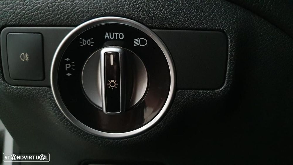 Mercedes-Benz CLA 180 d Shooting Brake AMG Line - 20