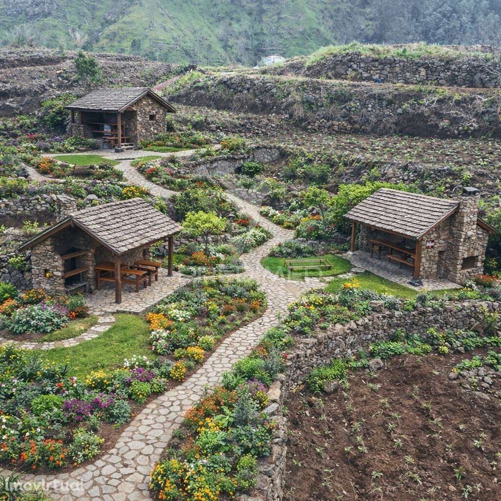 Terreno rústico 2.229m2 com 3 palheiros para recuperação - Grande imagem: 2/11