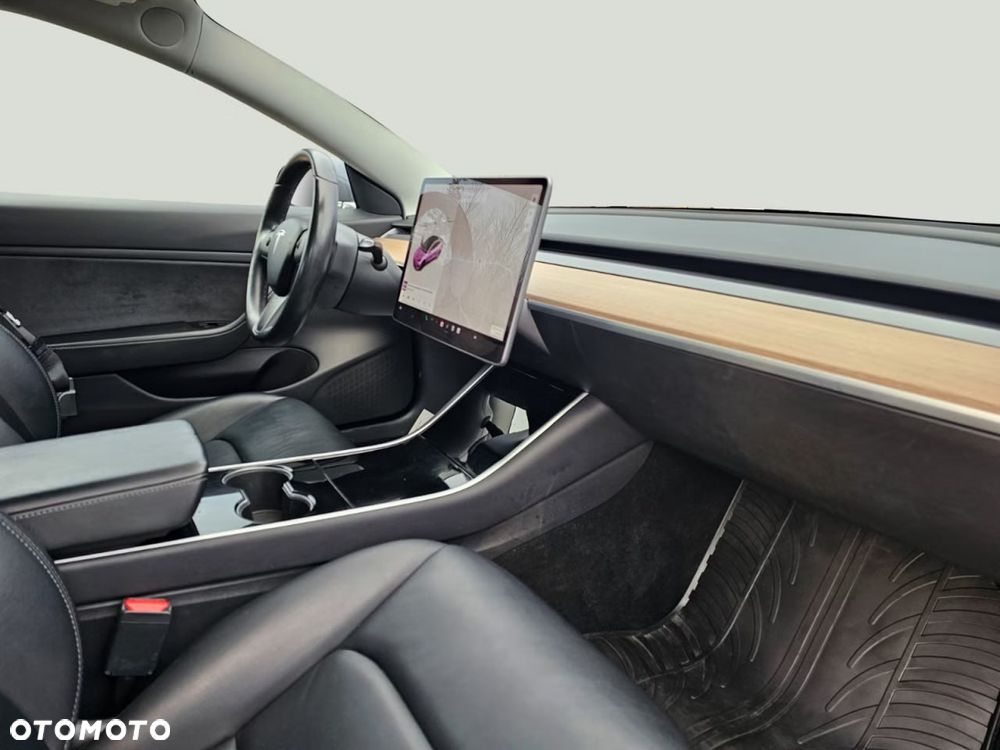 Tesla Model 3 - 5