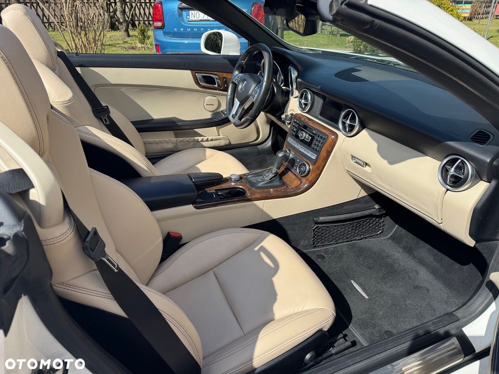 Mercedes-Benz SLK 250 (BlueEFFICIENCY) 7G-TRONIC - 29