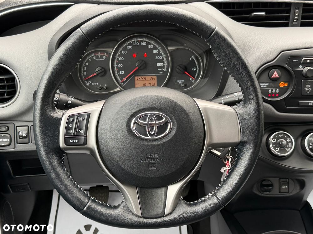Toyota Yaris 2015 photo 5