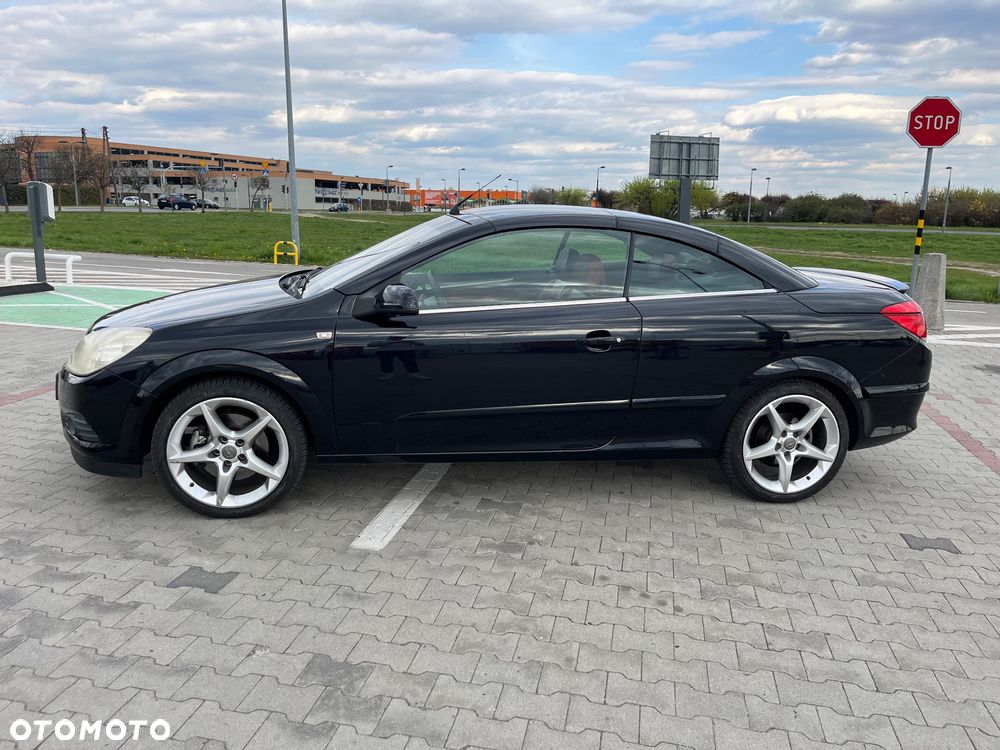 Opel Astra 1.6 Turbo Cosmo - 11