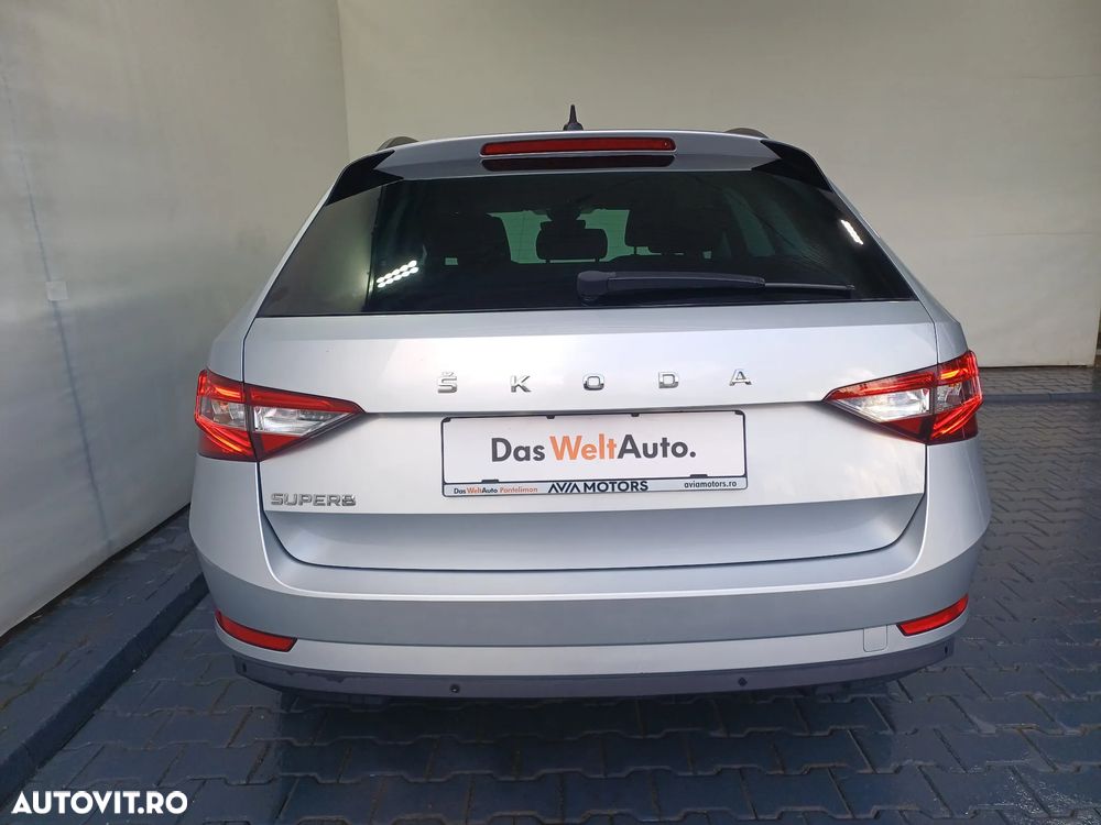 Skoda Superb 2.0 TDI DSG Ambition - 33