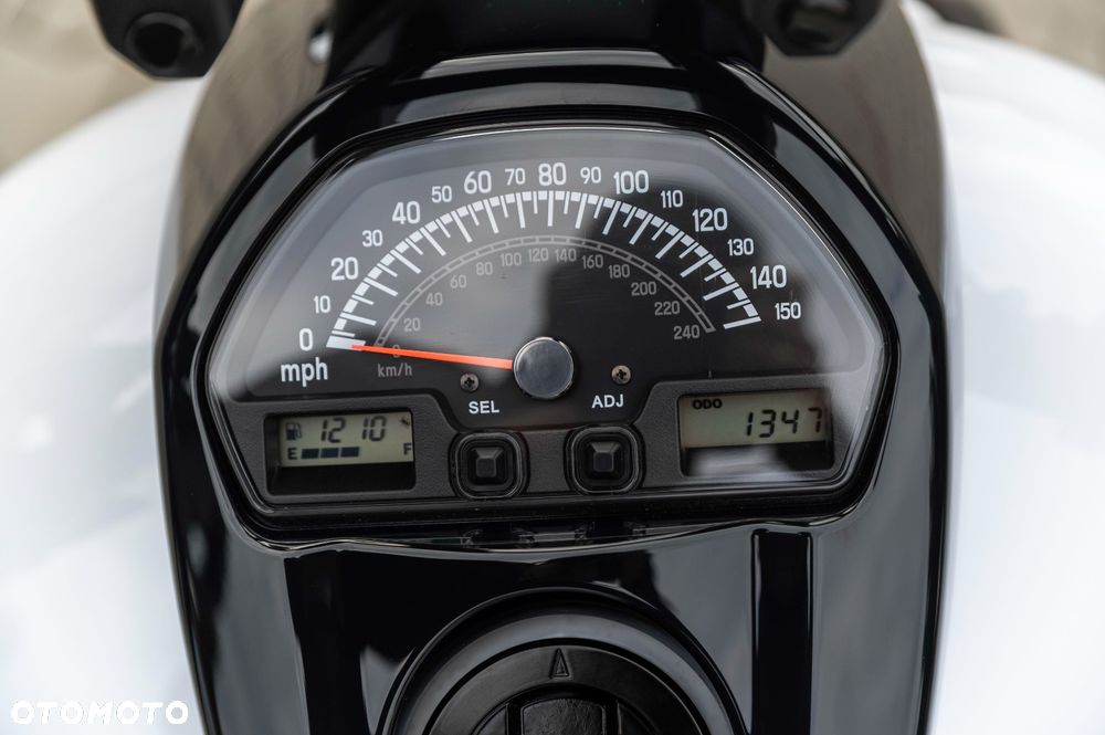 Suzuki Boulevard - 24