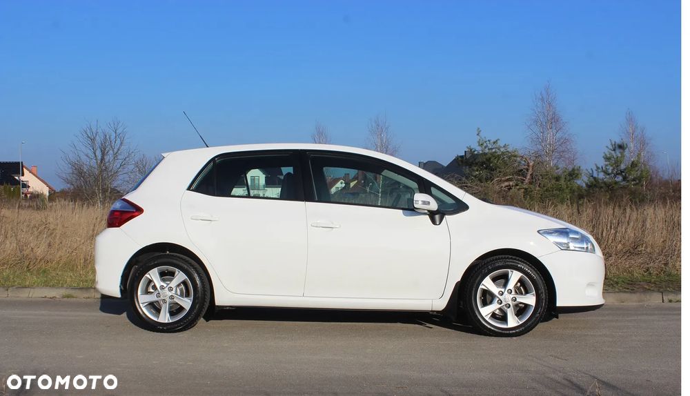 Toyota Auris 1.6 Executive - 6