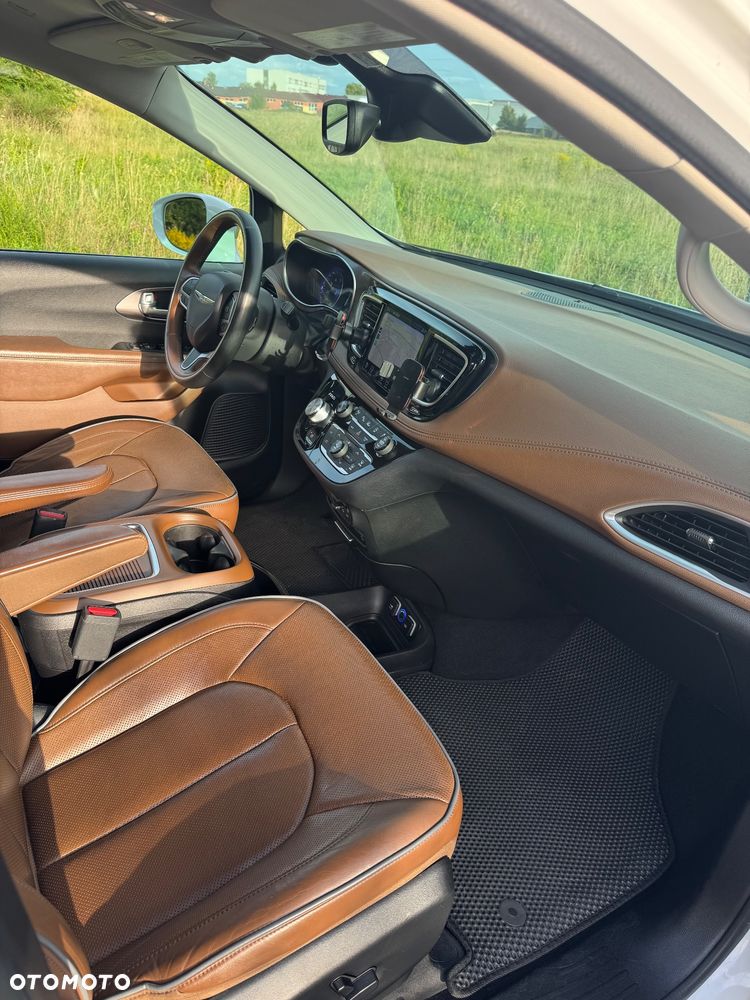 Chrysler Pacifica - 27
