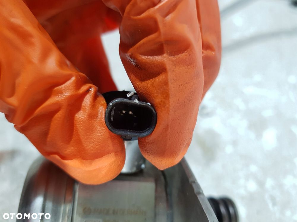 pompa paliwa 7642466 bmw f33 f36 g20 g21 2.0b b48b20b - 5