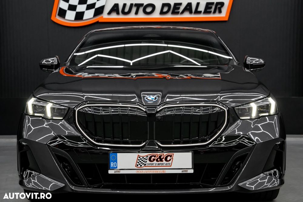 BMW Seria 5 550e xDrive Aut. - 24