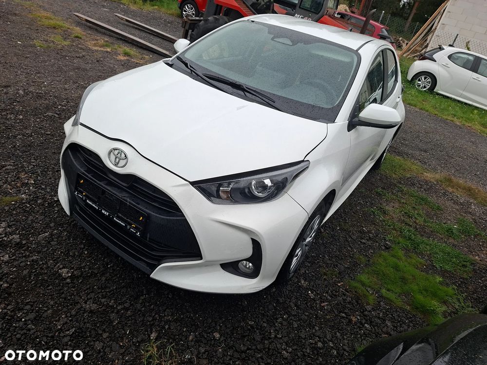 Toyota Yaris Hybrid 100 Life - 23