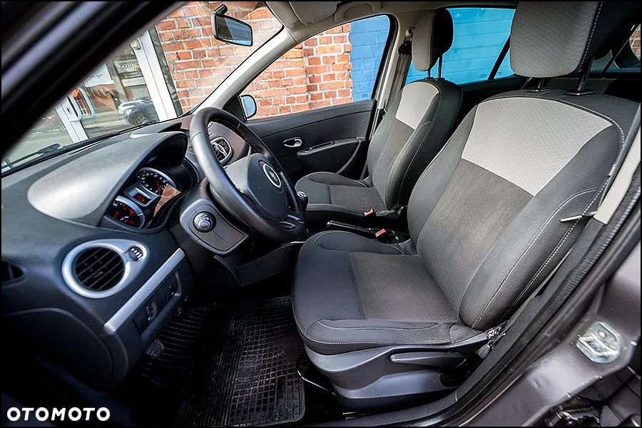 Renault Clio - 28
