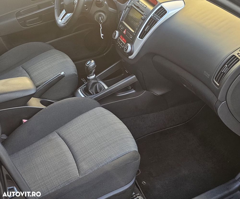 Kia Ceed - 13