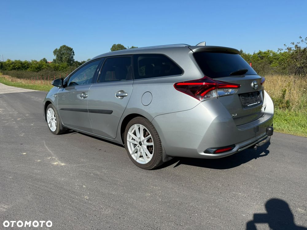 Toyota Auris 1.8 HSD Luna - 4