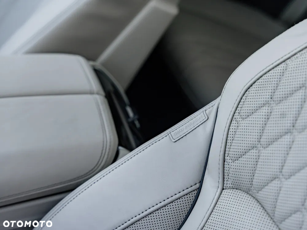 BMW X6 M50i - 12