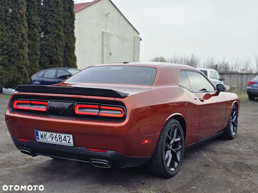 Dodge Challenger - 8