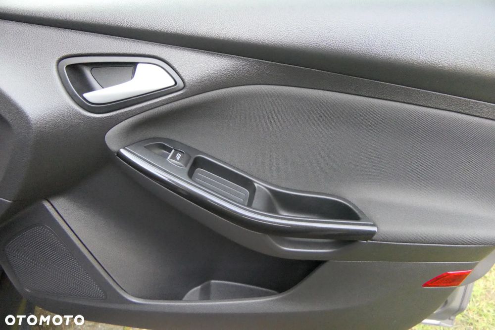 Ford Focus ver-turnier-1-5-ecoblue-start--stopp--system-titanium-style - 34