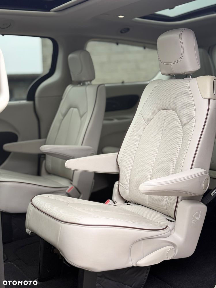 Chrysler Pacifica - 26