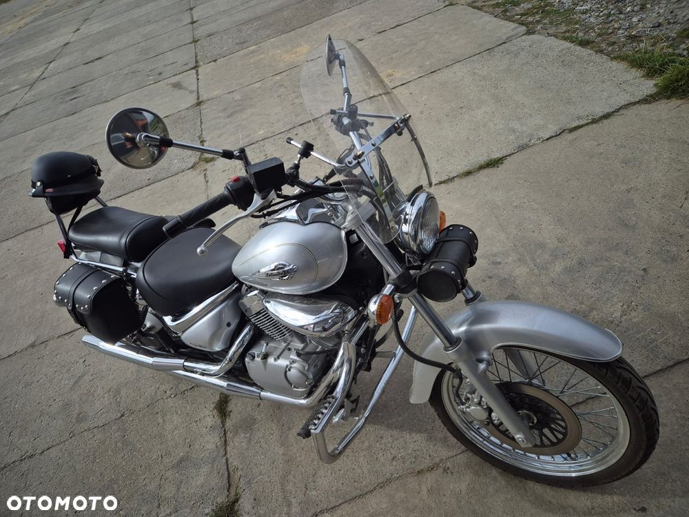 Suzuki Intruder - 1