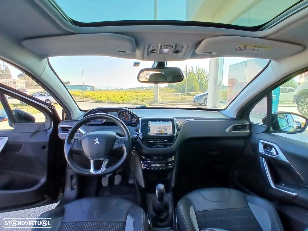 Peugeot 2008 1.2 PureTech Allure - 24