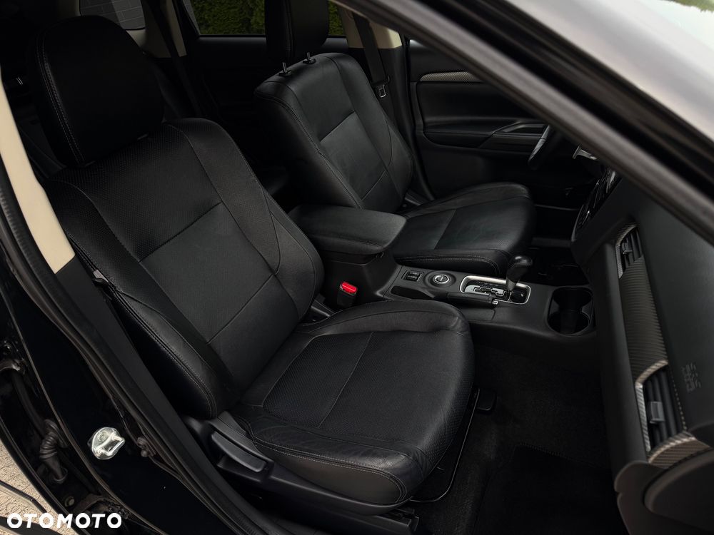 Mitsubishi Outlander 2.0 4WD CVT Diamant Edition+ - 27