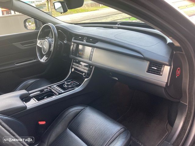 Jaguar XF Sportbrake 20d Aut. Prestige - 35
