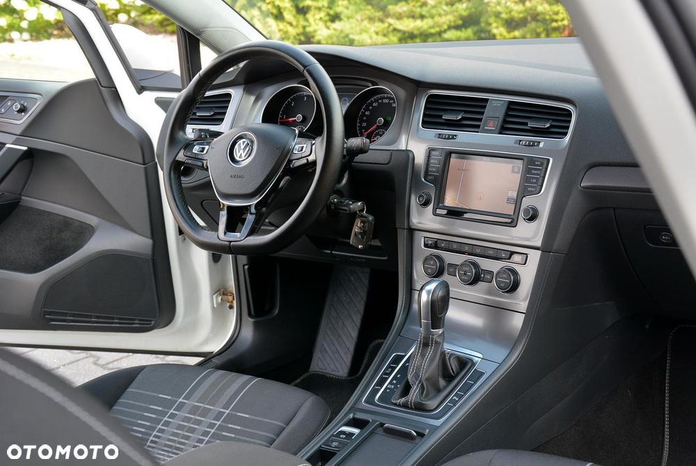 Volkswagen Golf 1.6 TDI BlueMotion Technology DSG Lounge - 24