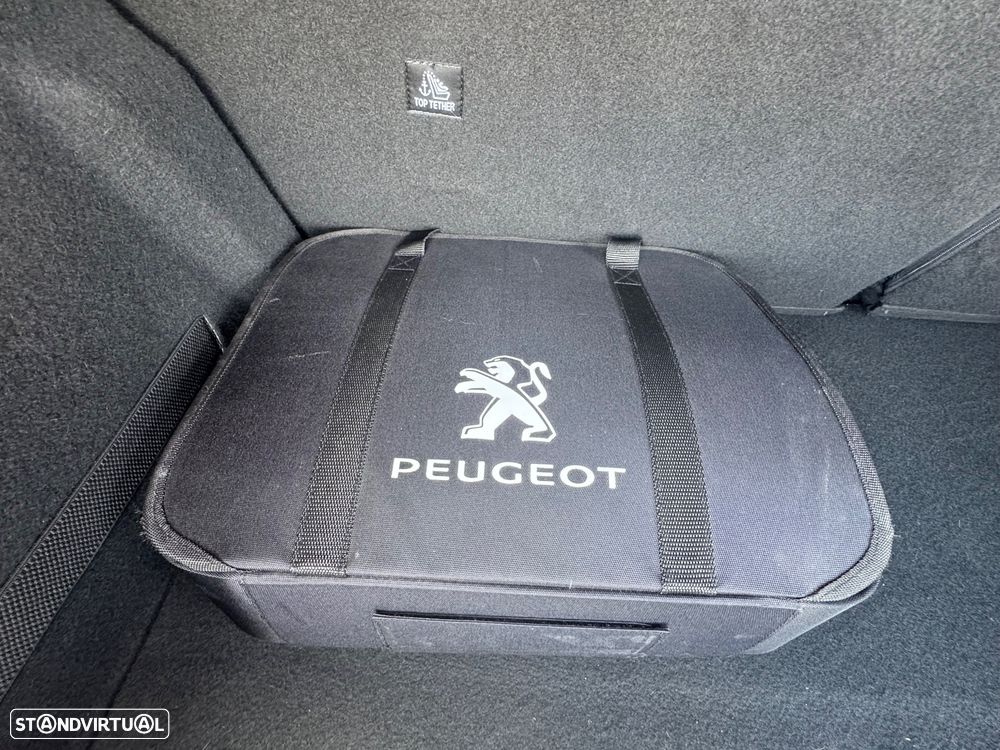 Peugeot e-208 Active Pack - 23