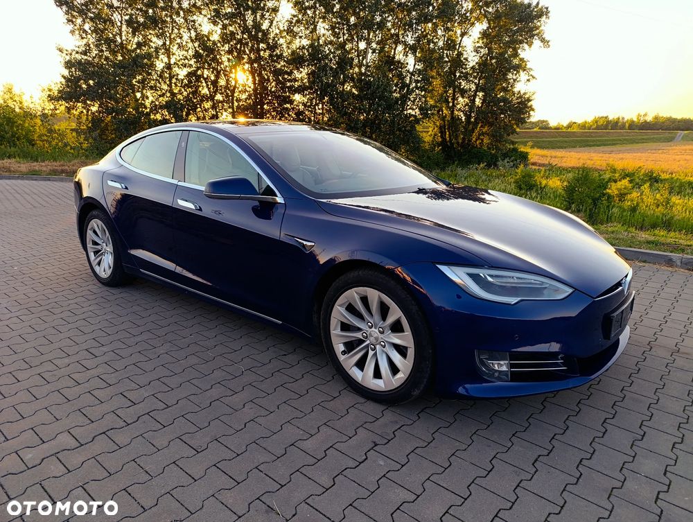 Tesla Model S - 37