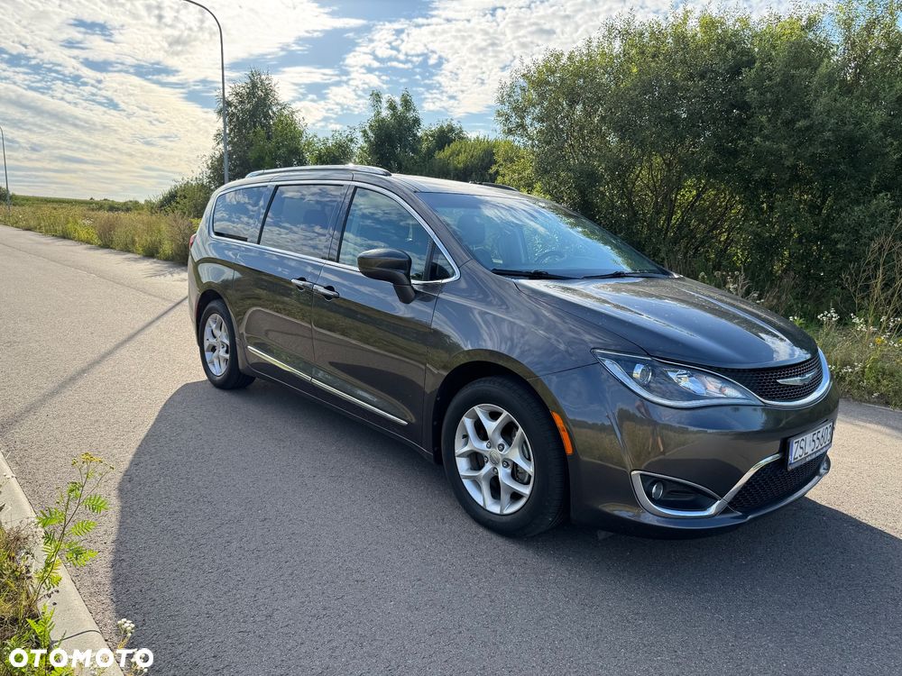 Chrysler Pacifica - 4