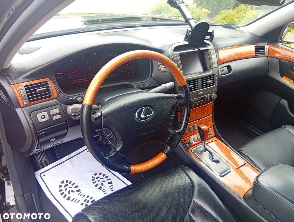 Lexus LS - 9