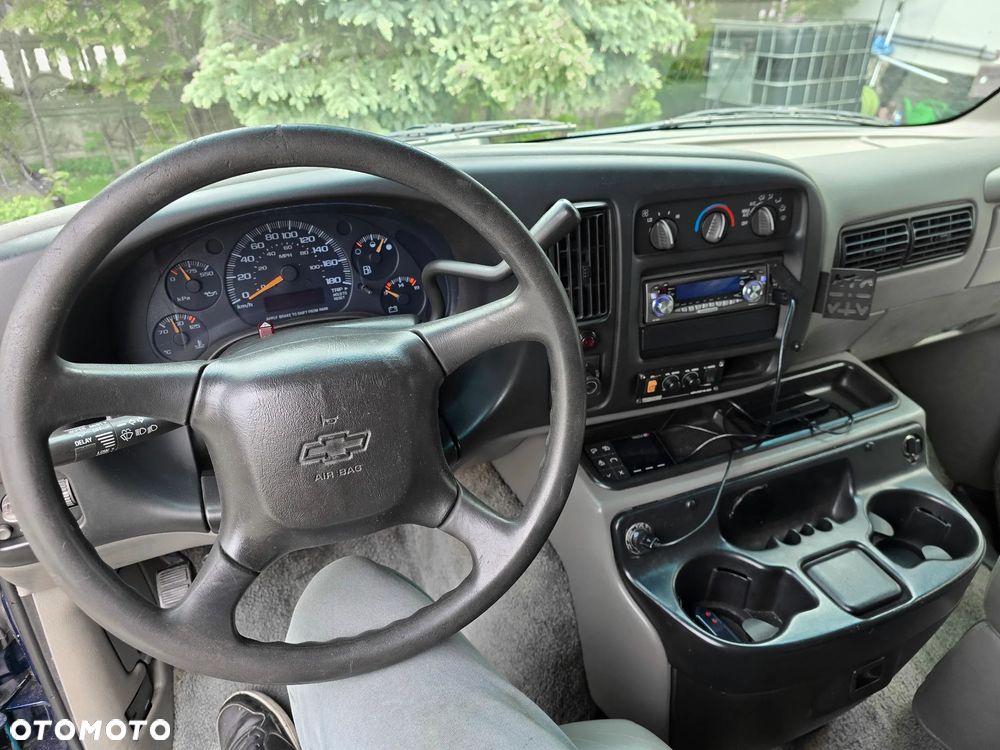 Chevrolet Express - 9