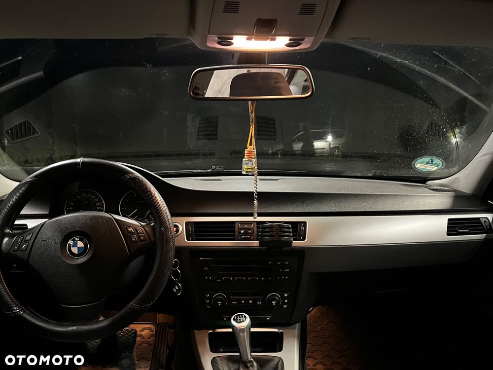 BMW Seria 3 318i - 16
