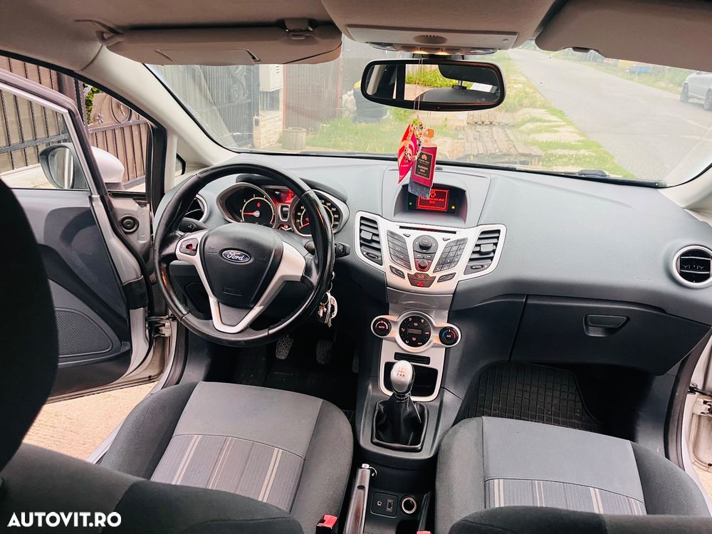 Ford Fiesta 1.25i Ghia - 9